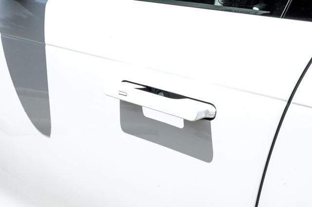 New 2026 Ostuni Pearl White Premium Metallic Land Rover Dynamic SE image 51
