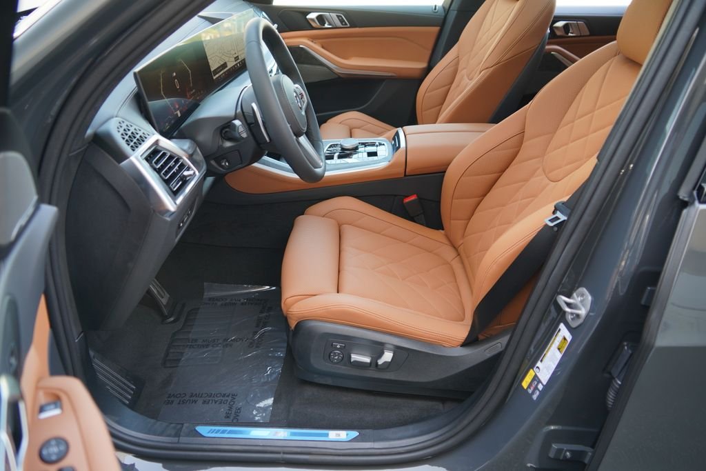 New 2026 Dravit Grey Metallic BMW xDrive50e image 10