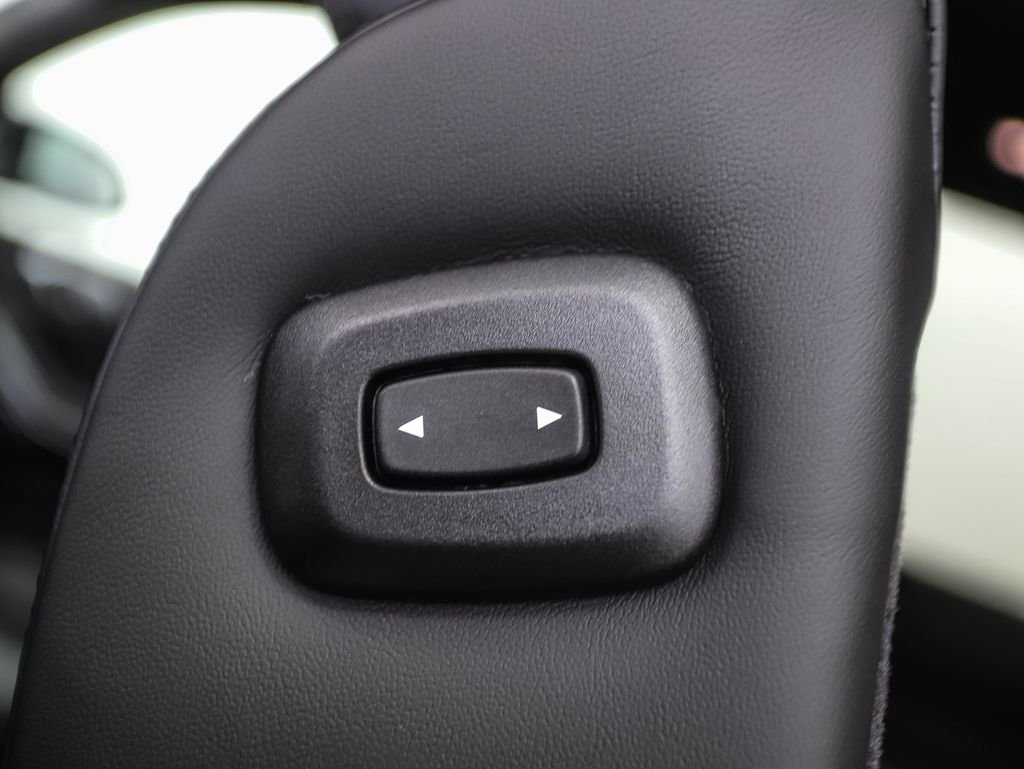 Used 2026 Blue BMW M60i image 26