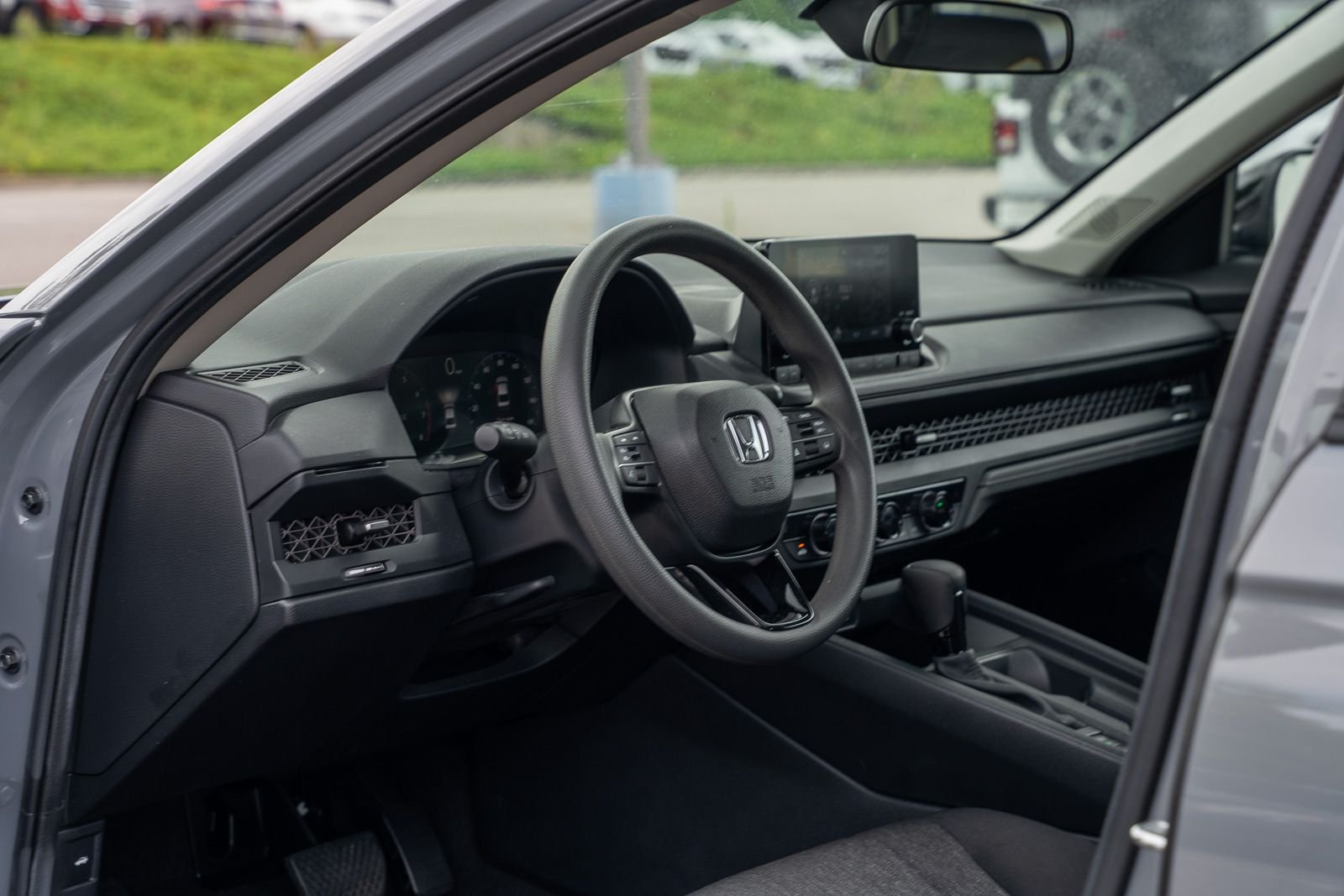 Used 2025 Gray Honda SE image 17