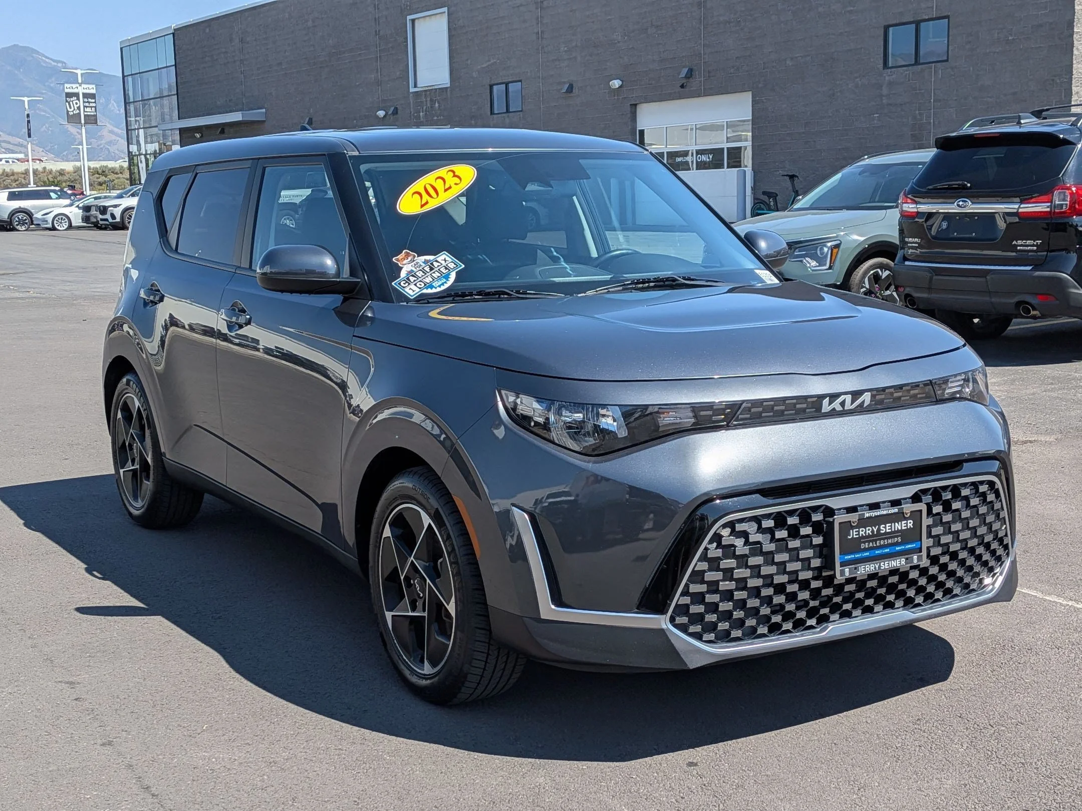 Used 2023 Gravity Gray Kia EX image 7