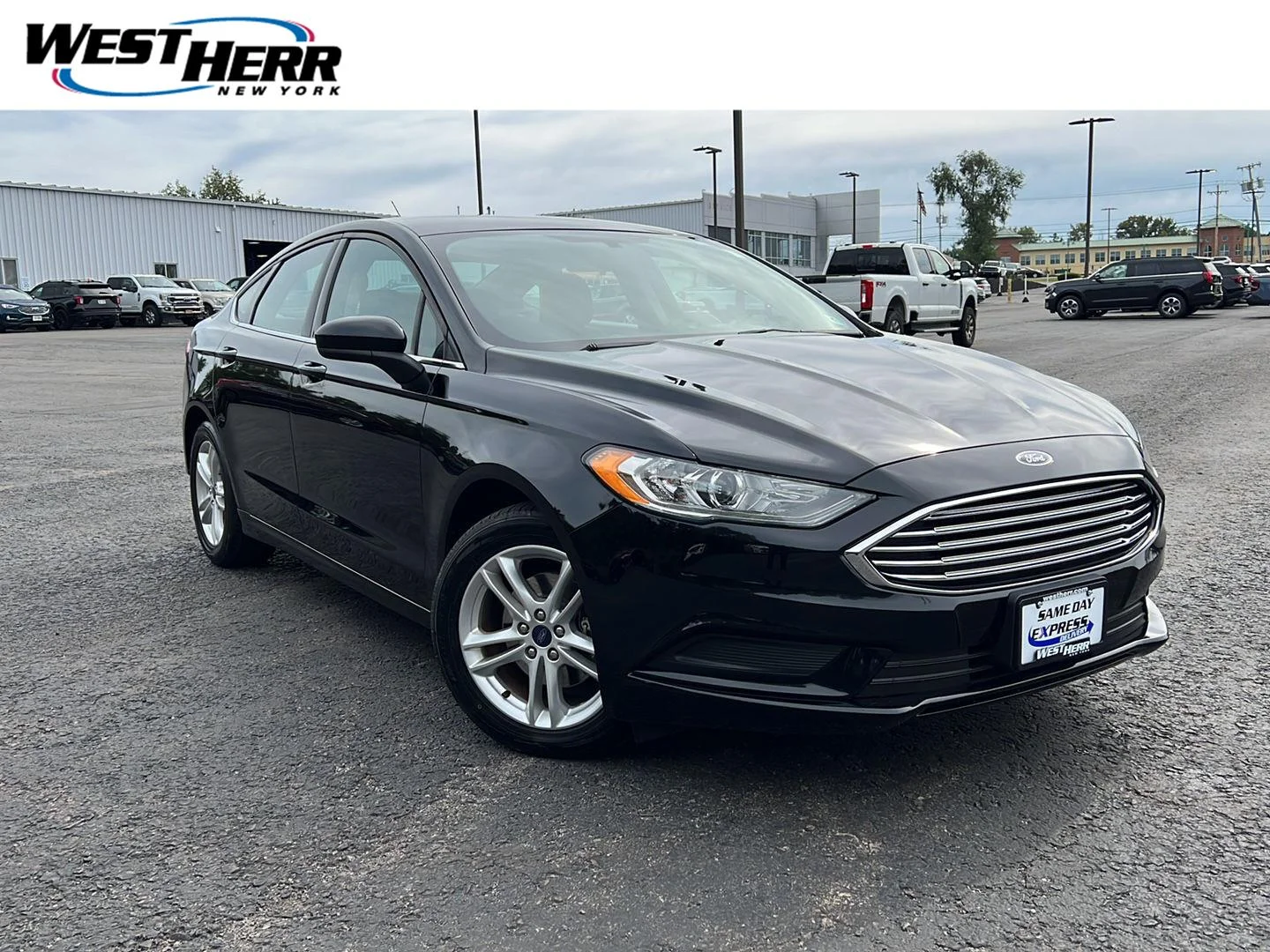 Used 2018 Shadow Black Ford SE image 1