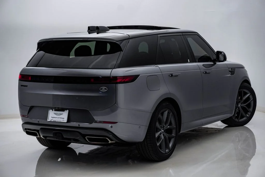 Used 2023 Eiger Gray Metallic Land Rover SE Dynamic image 10
