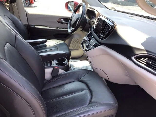 Used 2019 Velvet Red Pearlcoat Chrysler Touring L image 11