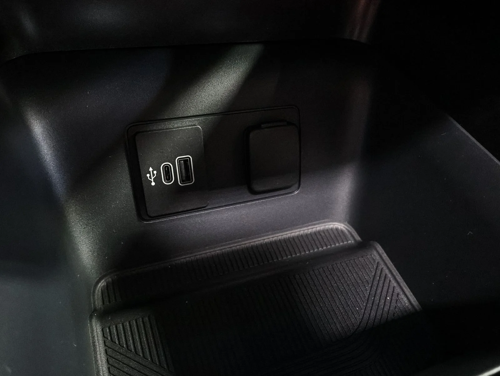 2026 Ford Explorer ST-Line - Photo 31