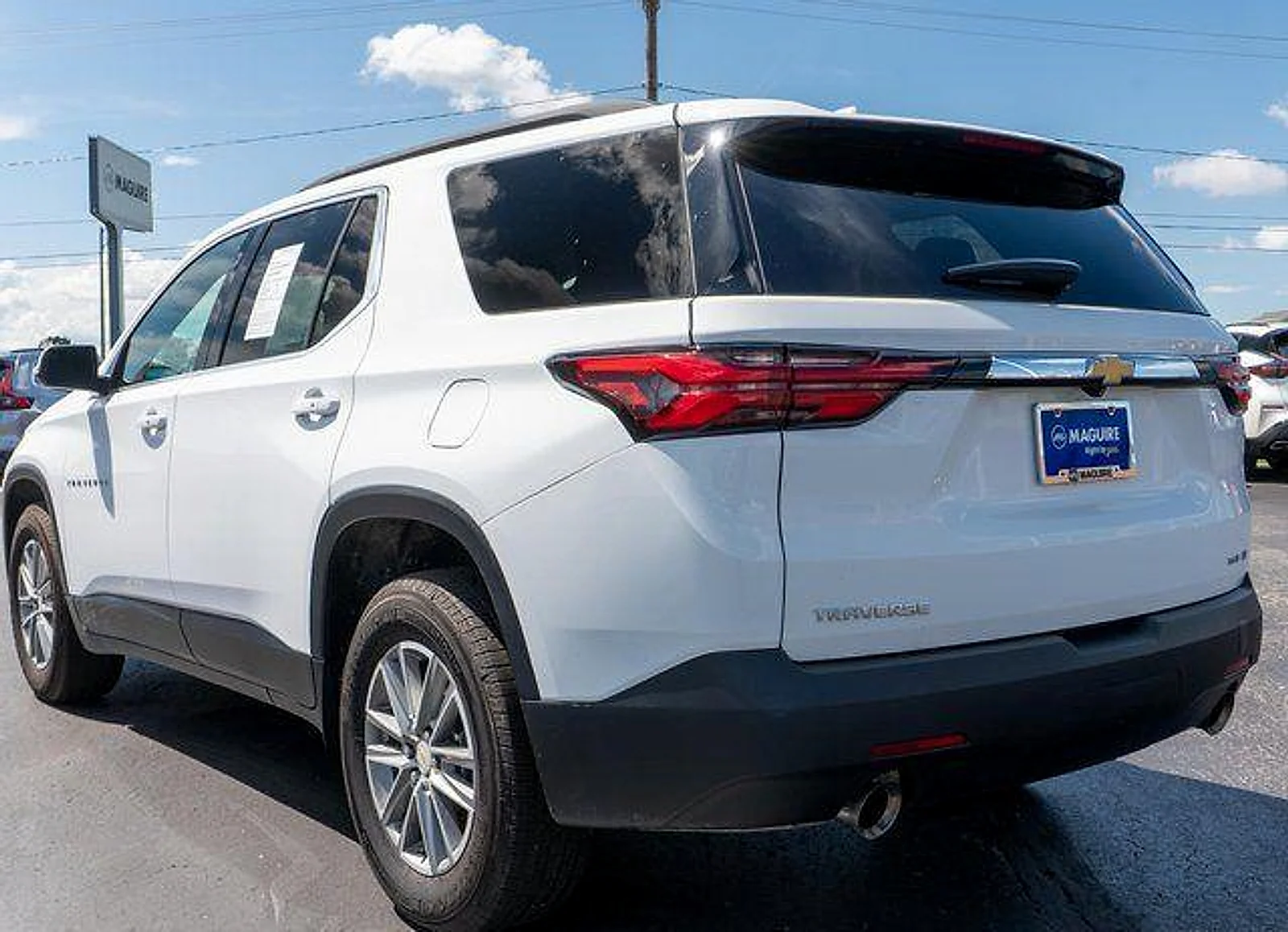 Used 2023 Summit White Chevrolet AWD LT Cloth image 8