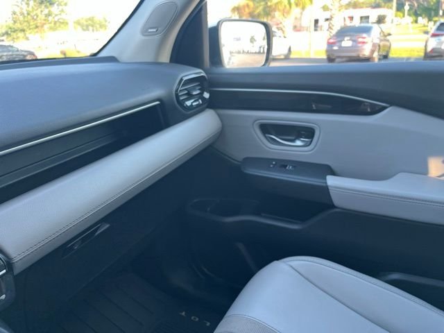 Used 2025  Honda  image 28