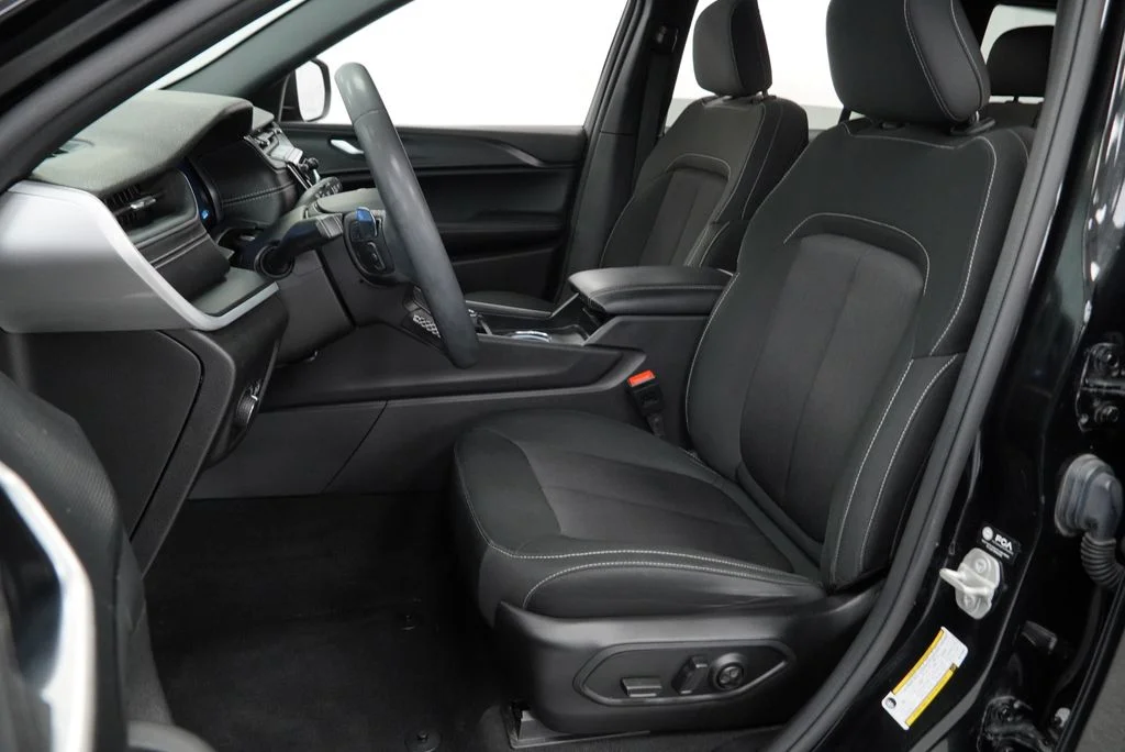 Used 2024 Black Jeep Laredo image 3