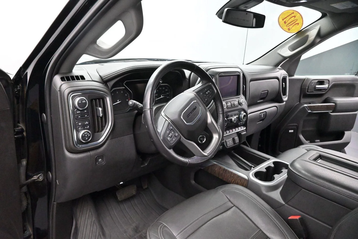 Used 2021 Onyx Black GMC Denali image 16