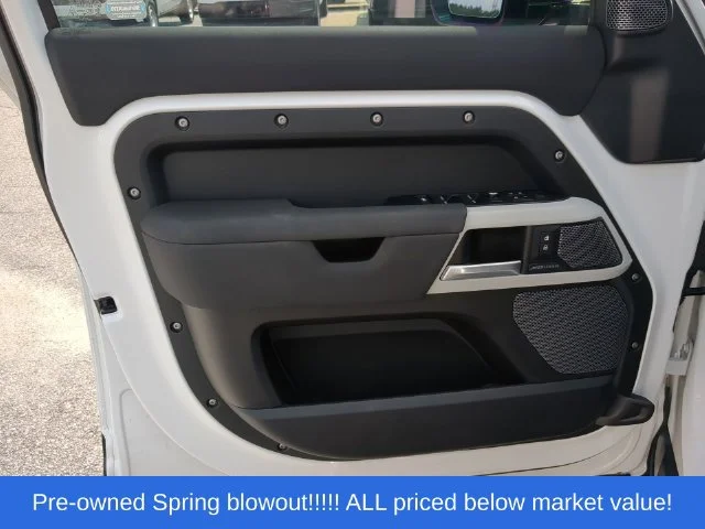 Used 2020  Land Rover SE image 20