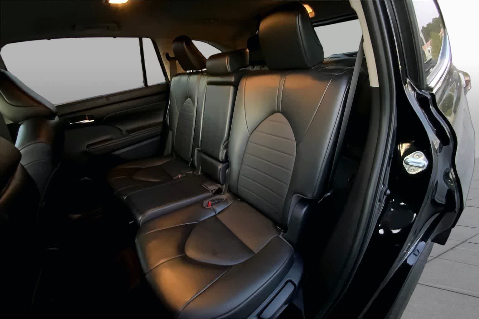 Used 2022 Midnight Black Metallic Toyota Hybrid XLE image 20
