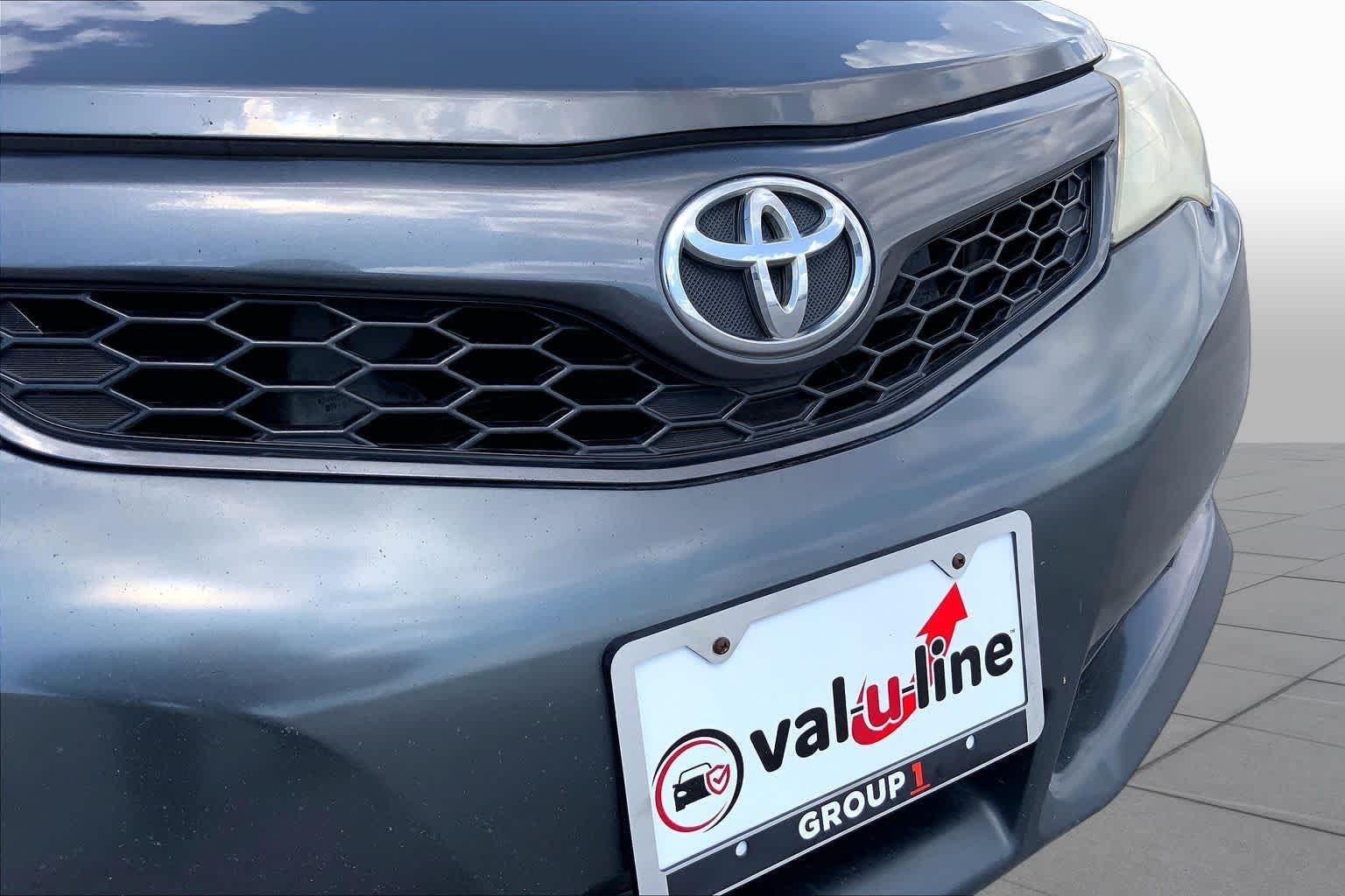 Used 2013 Magnetic Gray Metallic Toyota SE image 27
