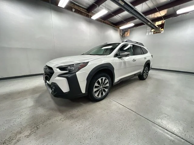 2024 Subaru Outback Touring's photo