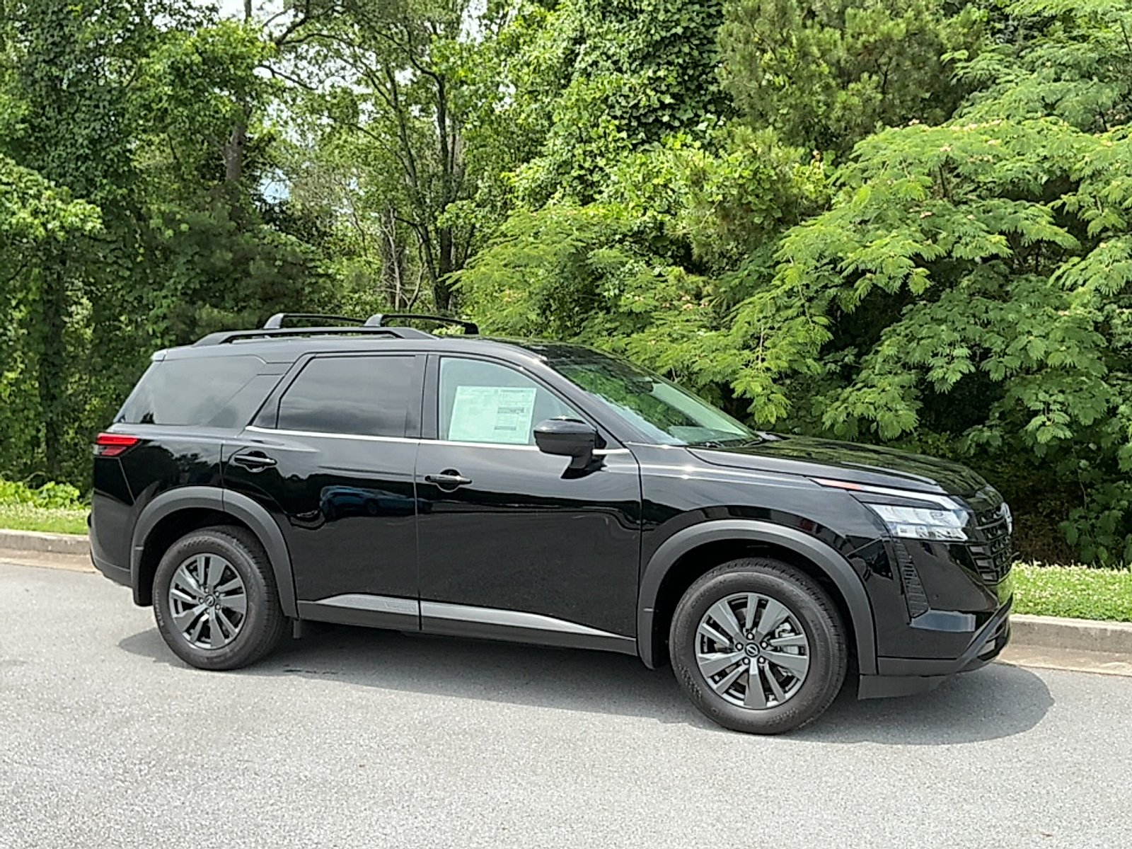 2026 Nissan Pathfinder SV 2WD's photo