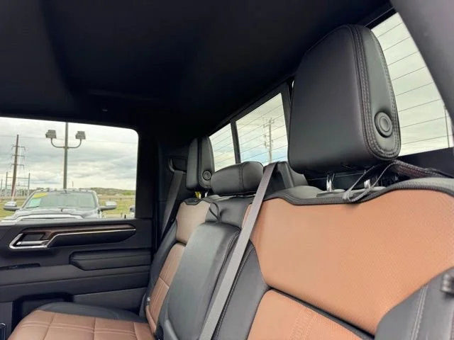 Used 2024 Summit White Chevrolet High Country image 18
