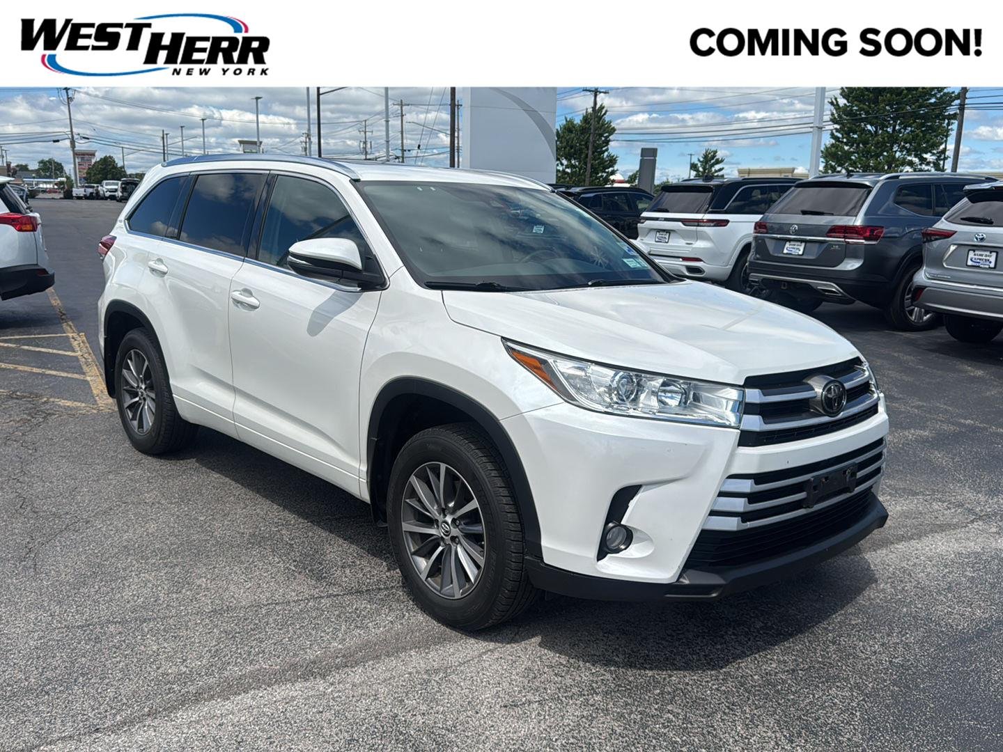 Used 2018 Blizzard Pearl Toyota XLE image 1