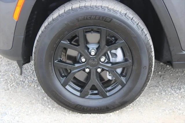 New 2026 Baltic Gray Metallic Clear-Coat Exterior Paint Jeep Laredo image 8