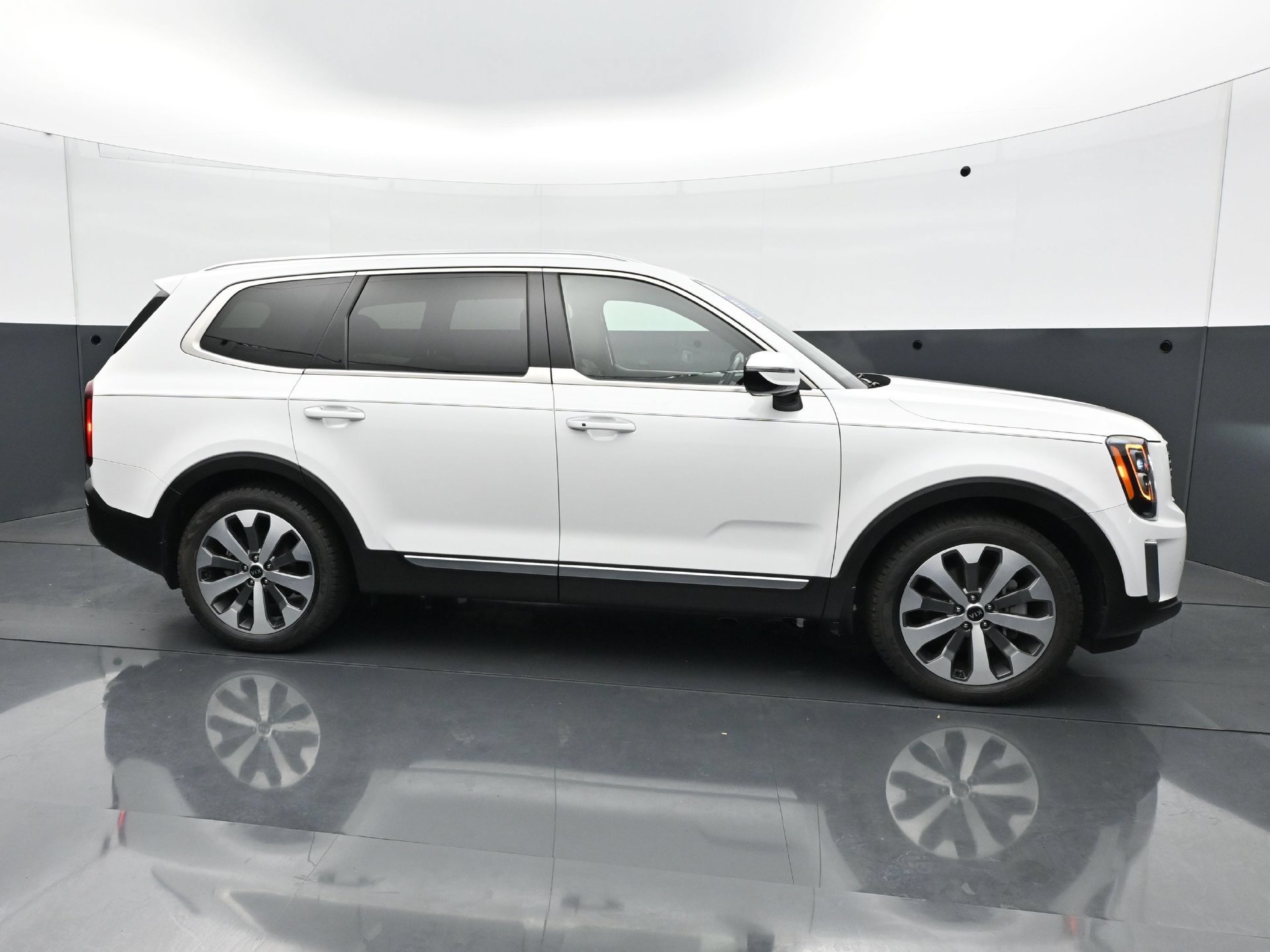 Used 2020 Snow White Pearl Kia SX AWD image 8