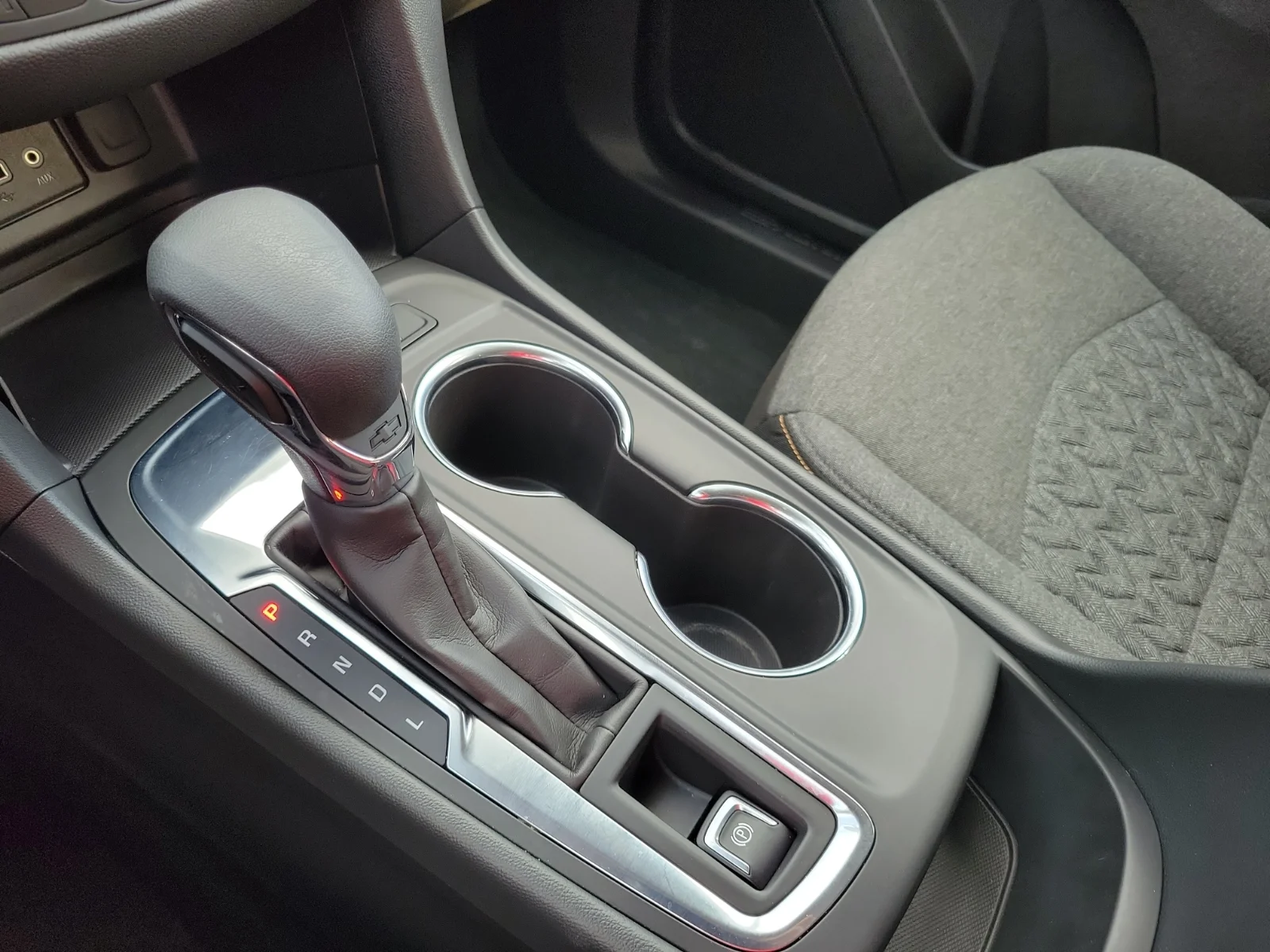 Used 2024 Mosaic Black M Chevrolet FWD LT image 16