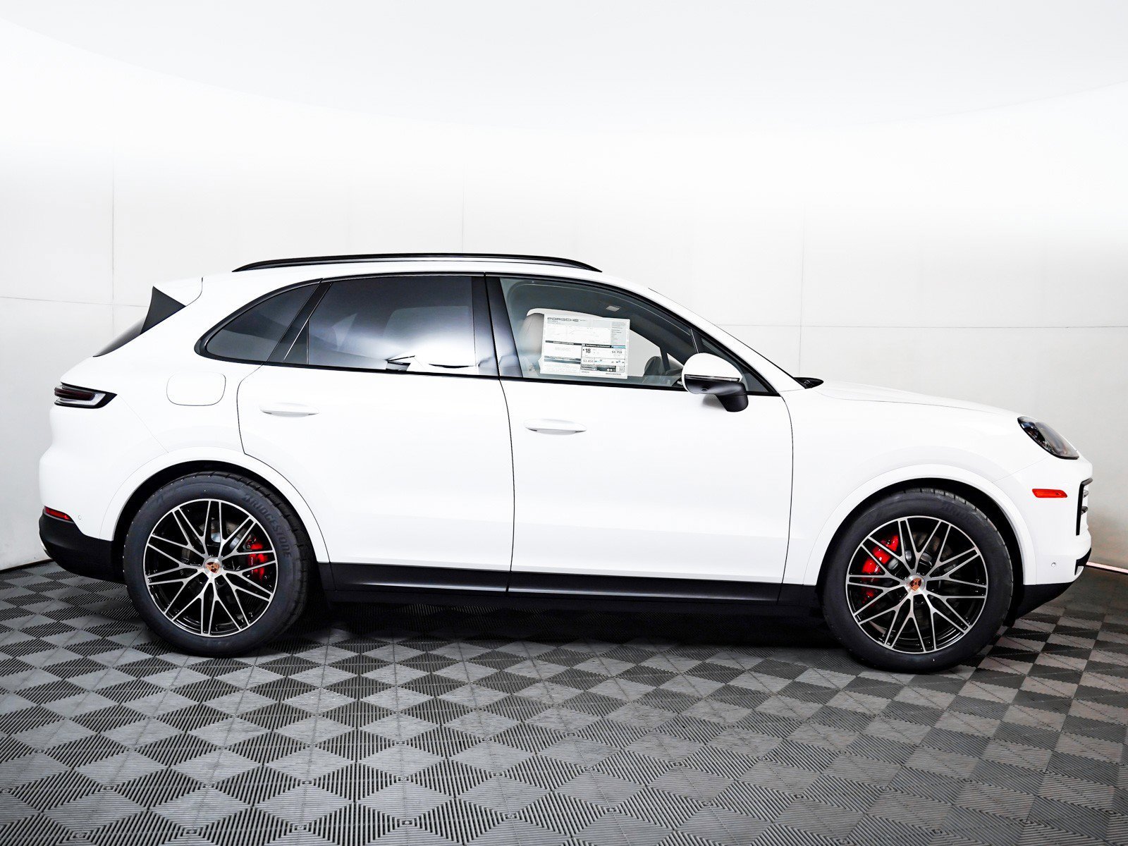 2026 Porsche Cayenne S - Photo 9