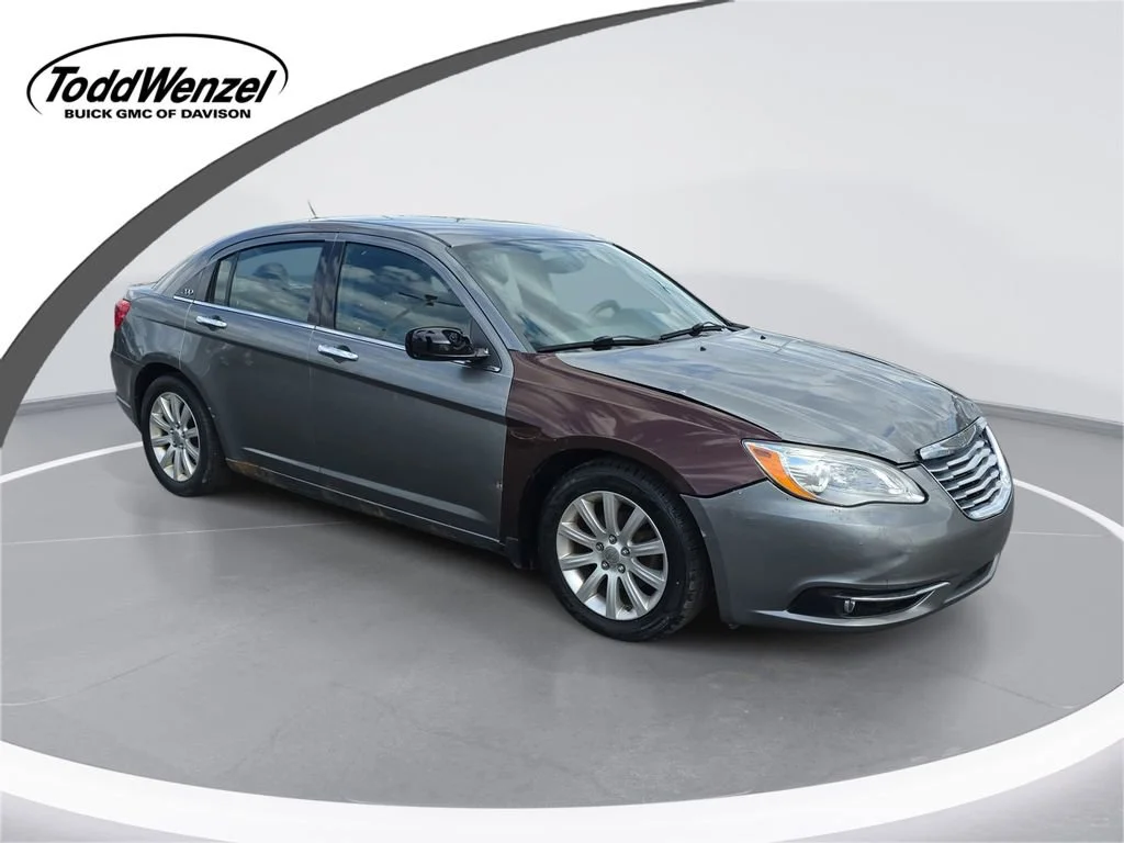 2013 Chrysler 200 Limited's photo