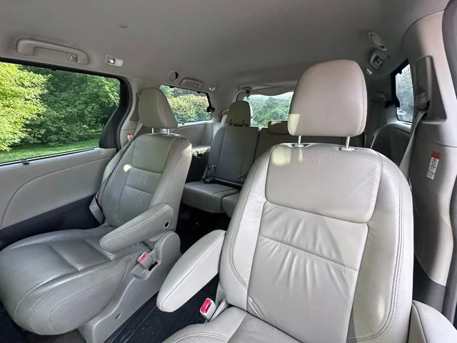 Used 2018 White Toyota XLE image 11