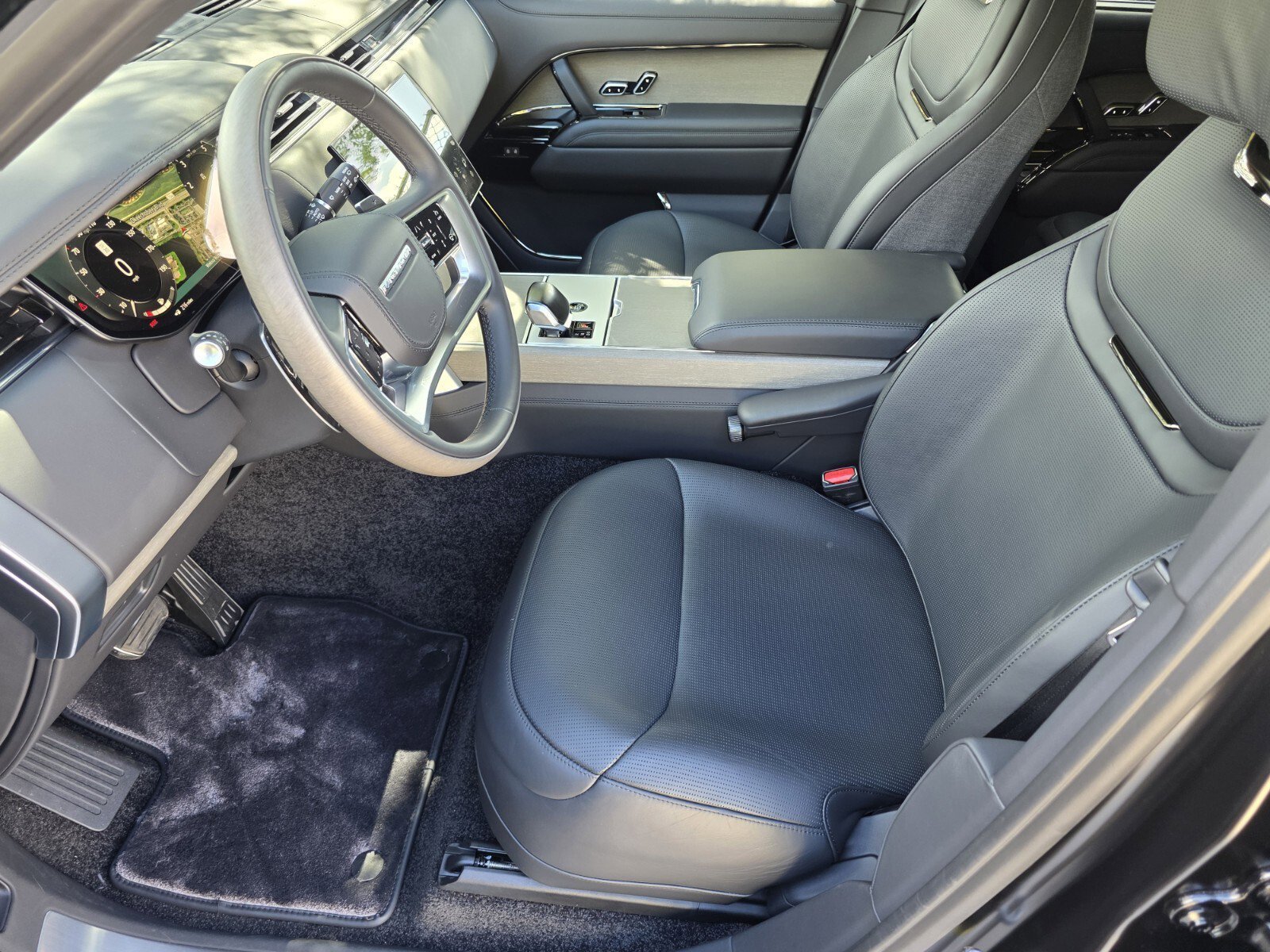 New 2026 Obsidian Black Satin LAND ROVER SV Signature Suite image 9