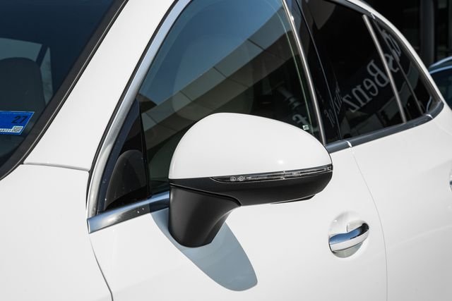 New 2026 Polar White Mercedes-Benz GLC 300 image 15