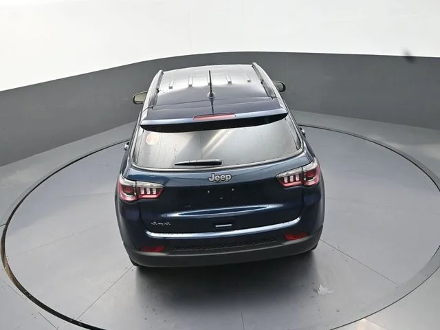 New 2026 Fathom Blue Pearl-Coat Exterior Paint Jeep Latitude image 16