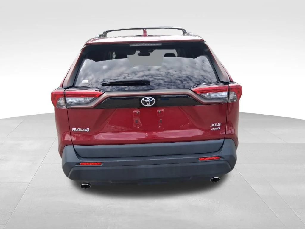 Used 2022 Red Toyota XLE Premium image 7