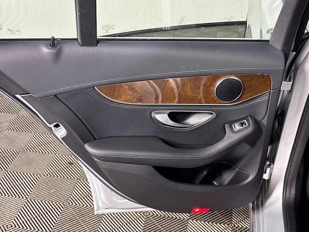 Used 2015 Silver Mercedes-Benz C 300 image 17