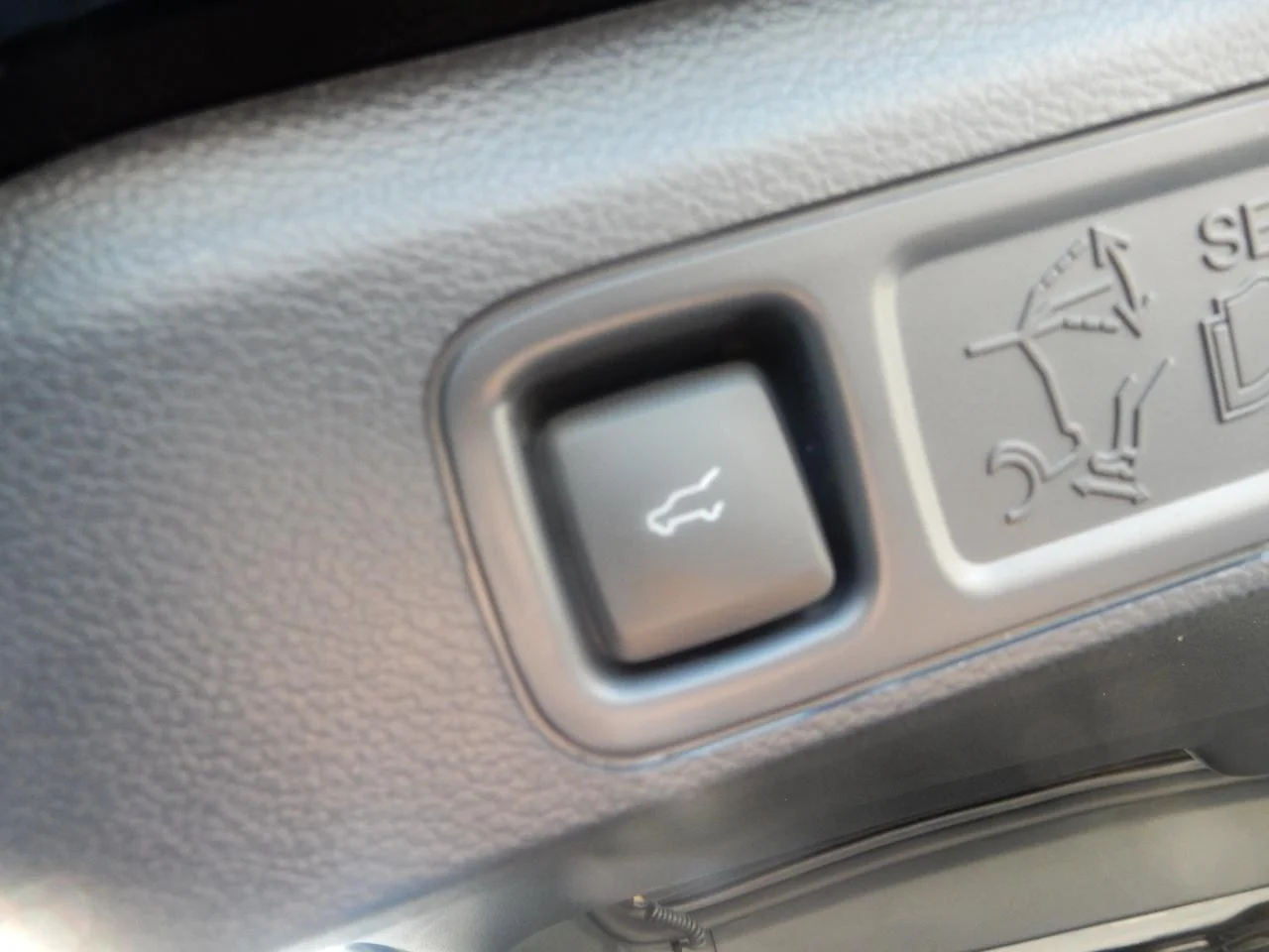 New 2022 Black Ford XLT 4X2 image 24