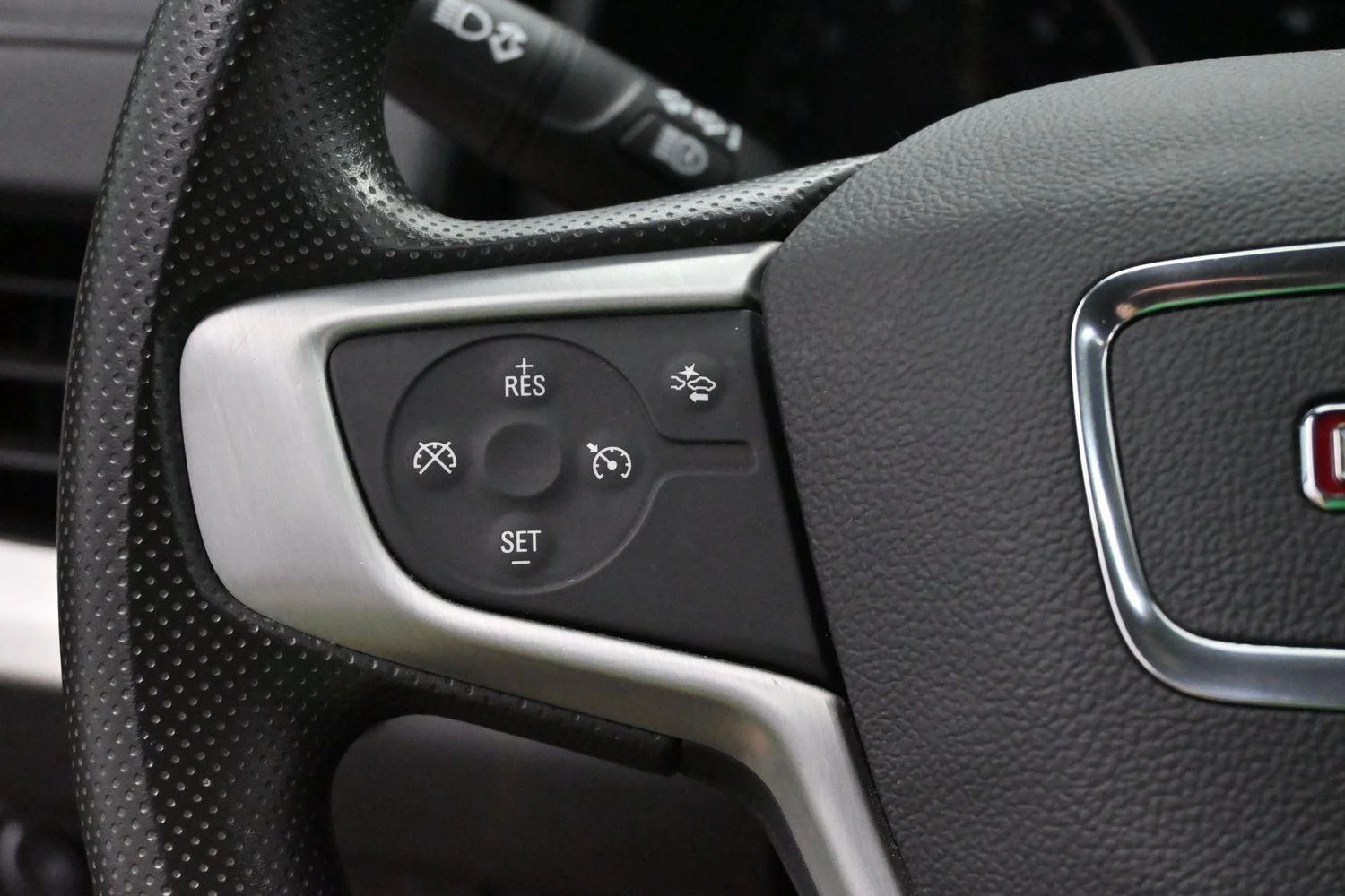Used 2022 Summit White GMC SLE image 17