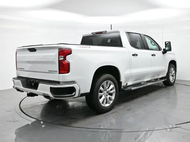 Used 2021 SUMMIT WHITE Chevrolet Custom image 7