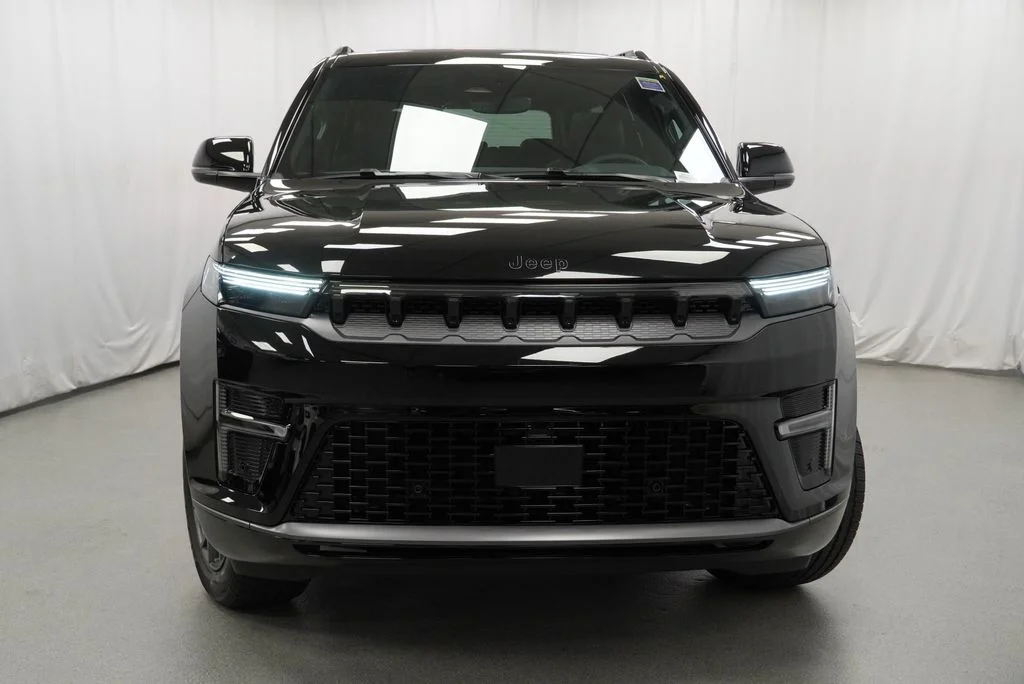 New 2026 High Gloss Black Exterior Paint Jeep Limited Altitude image 7