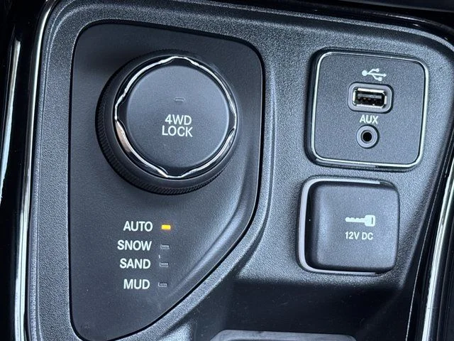 Used 2018 White Jeep Limited image 35