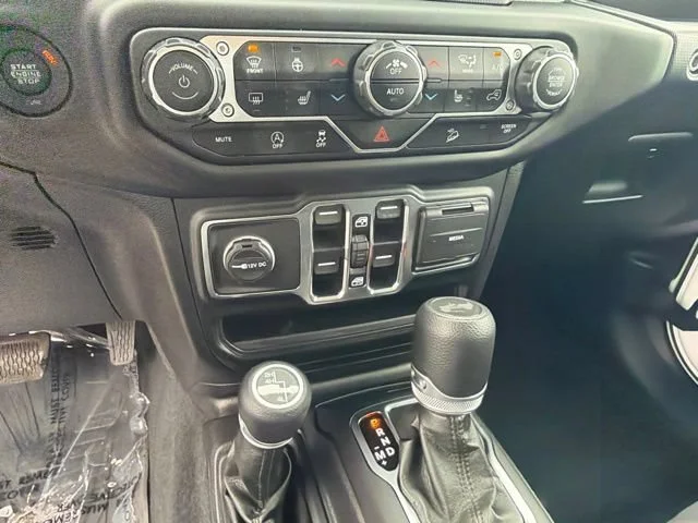 Used 2021 Bright White Clearcoat Jeep Unlimited Sport Altitude image 27