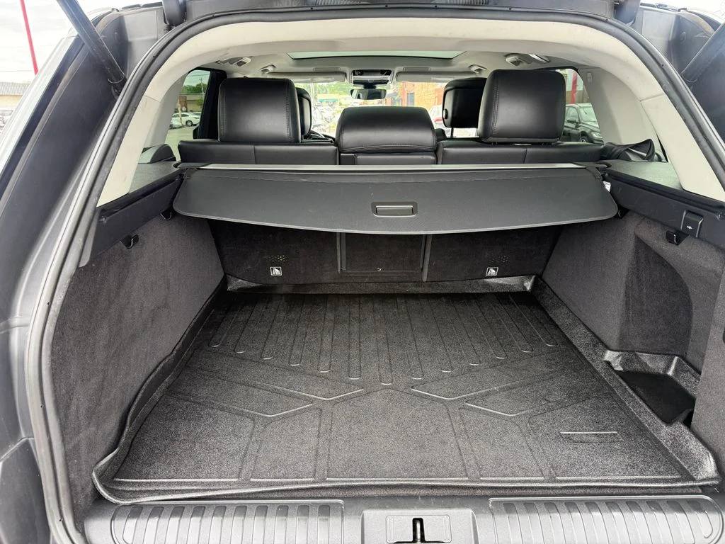 Used 2020 Black Land Rover HSE image 19