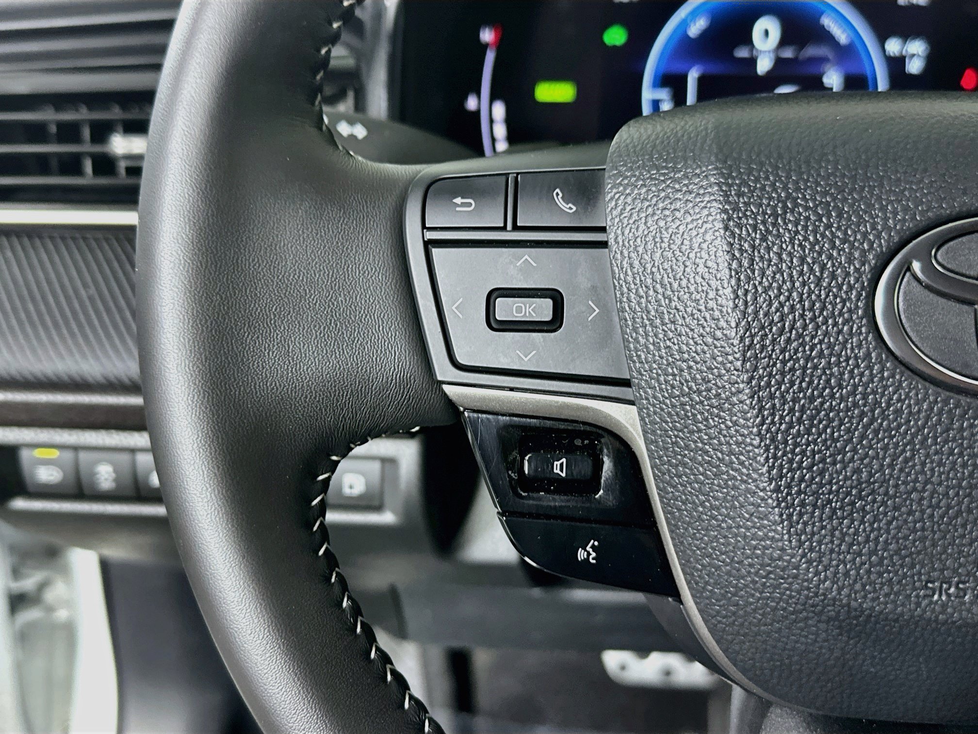 Used 2026 Ice Toyota SE image 16