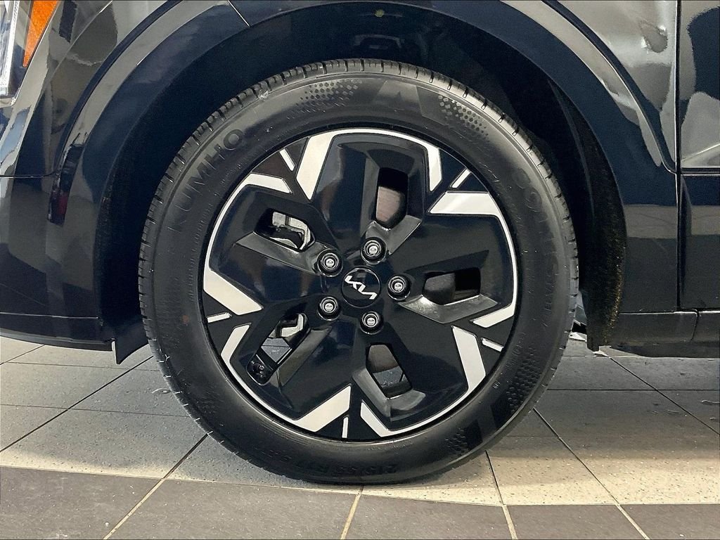 Used 2025 Black Kia Wind image 7