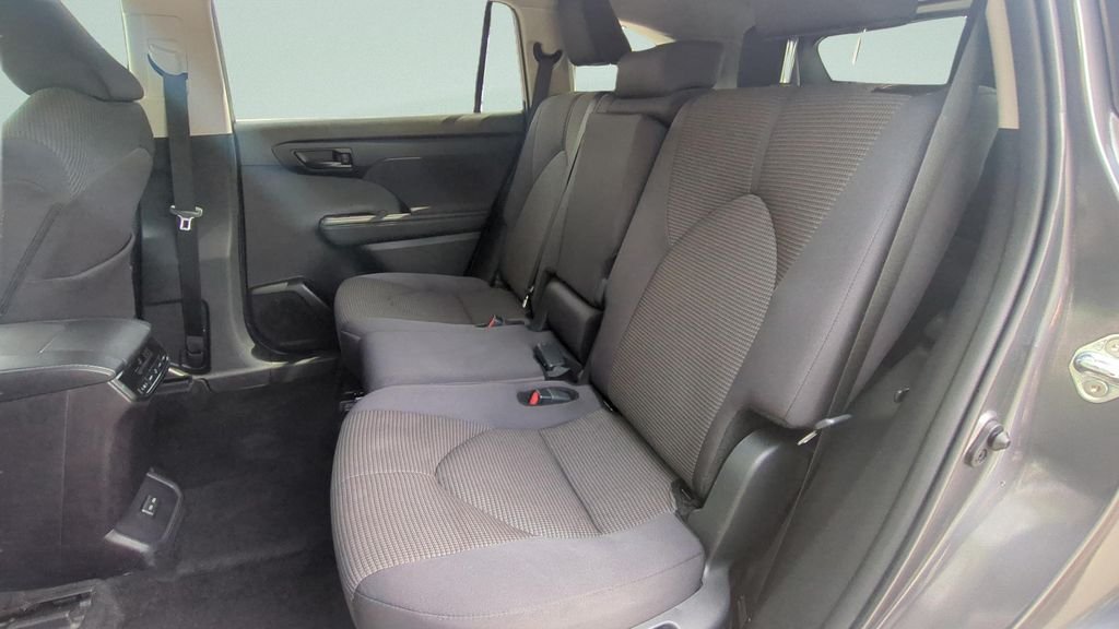2024 Toyota Highlander LE - Photo 10