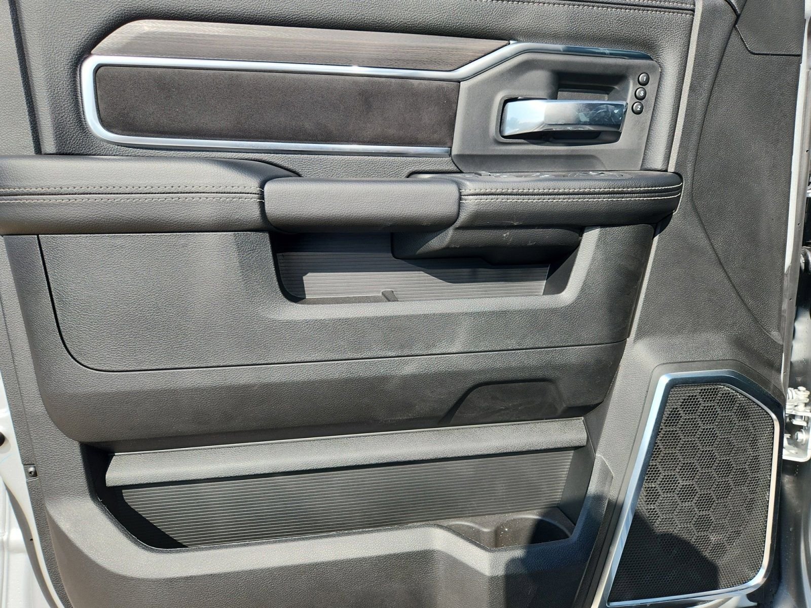 New 2026 Silver-Zynith Exterior Paint RAM Laramie image 19
