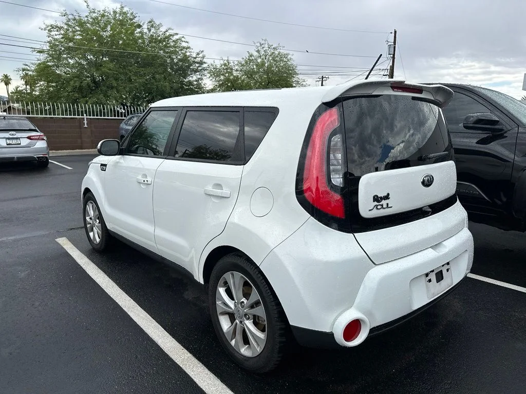 Used 2016 White Kia Exclaim image 2