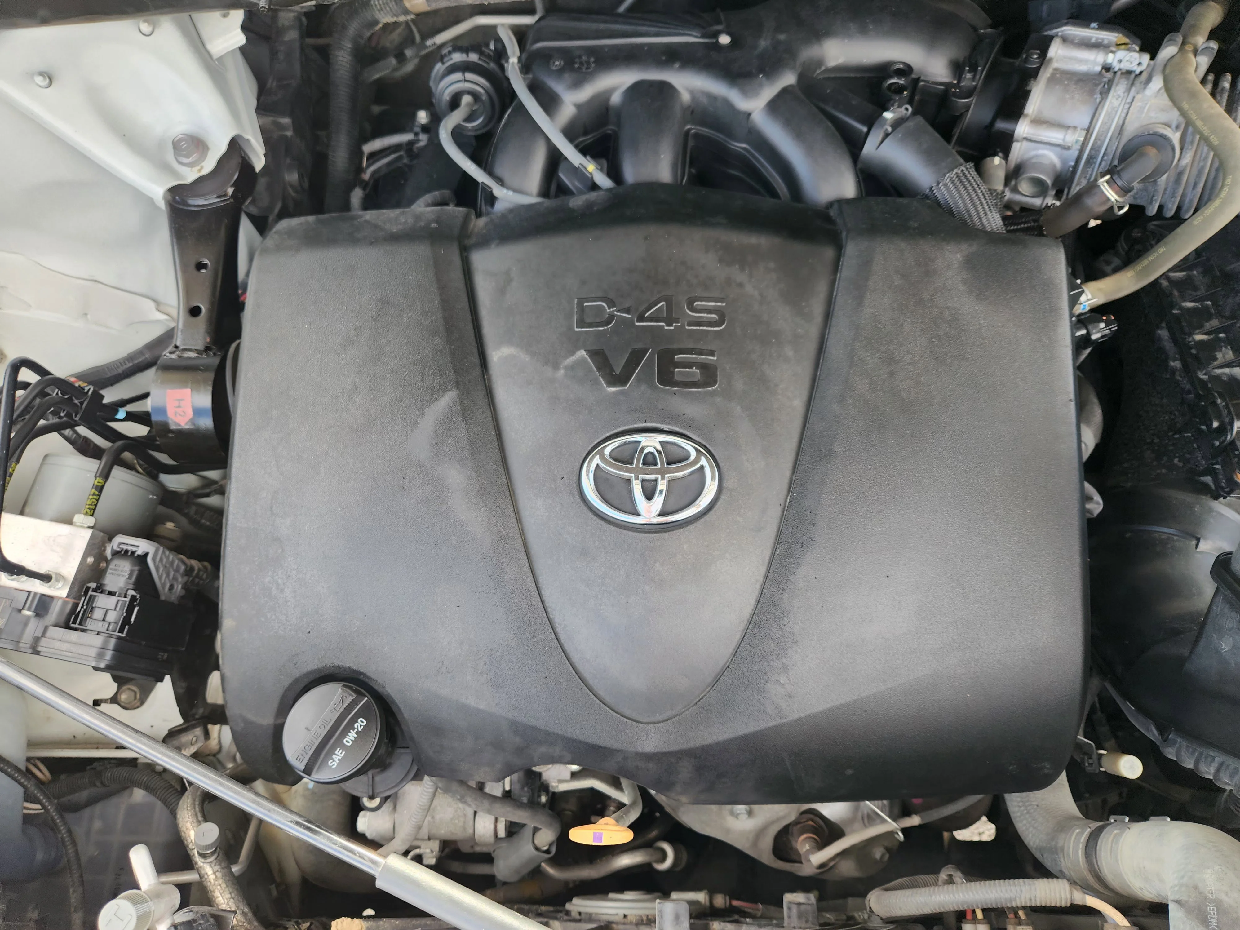 Used 2017 White Toyota XLE image 34