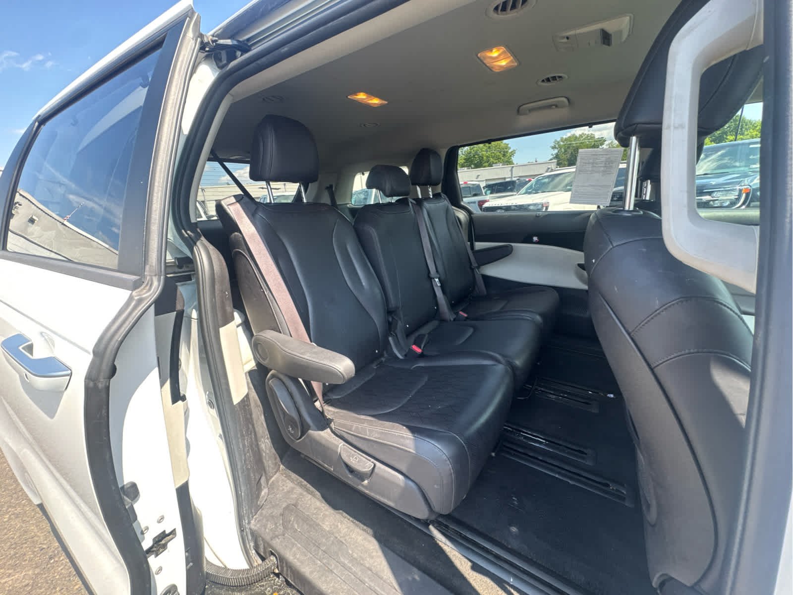 Used 2022 Snow White Pearl Kia EX image 36
