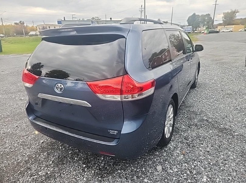 2014 Toyota Sienna Limited photo 3