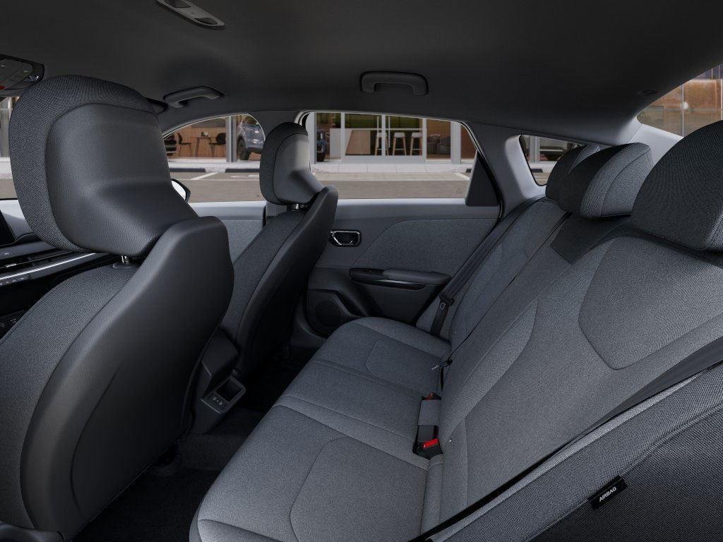 2025 Kia K4 LXS - Photo 37