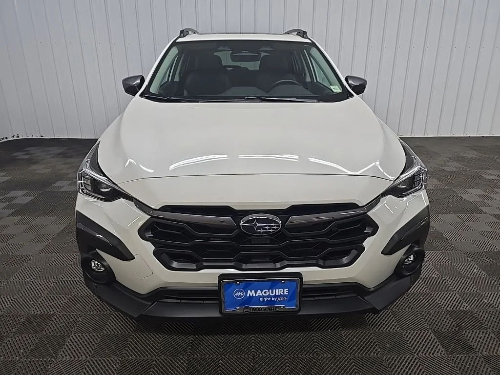 Used 2025 Crystal White Pearl Subaru Limited image 9