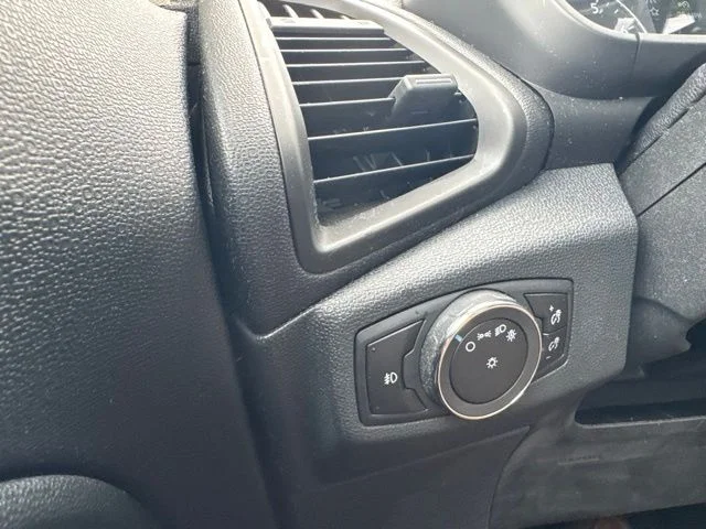 Used 2020 Red Ford SE image 18