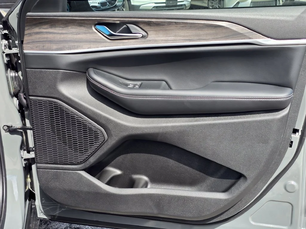 New 2027 Gray Jeep Laredo Altitude image 36